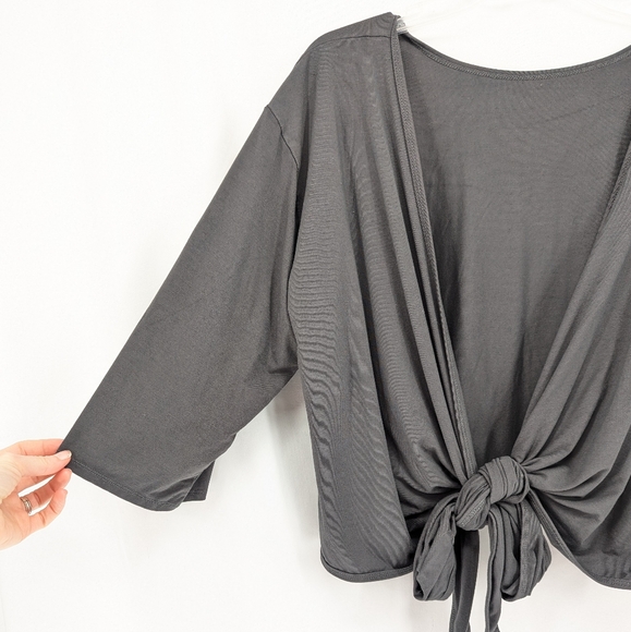 Free Label Wrap Top 3/4 Sleeve Grey Size Medium - Picture 2 of 5